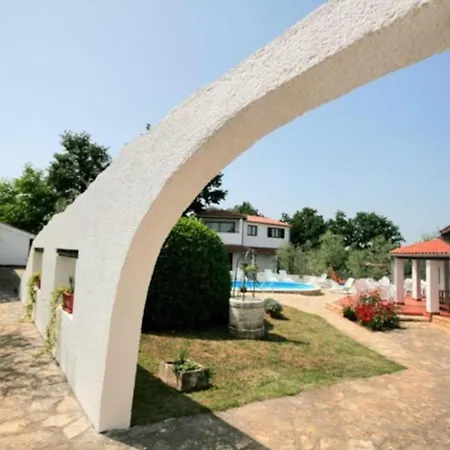 Splendid With Swimming Pool Porec