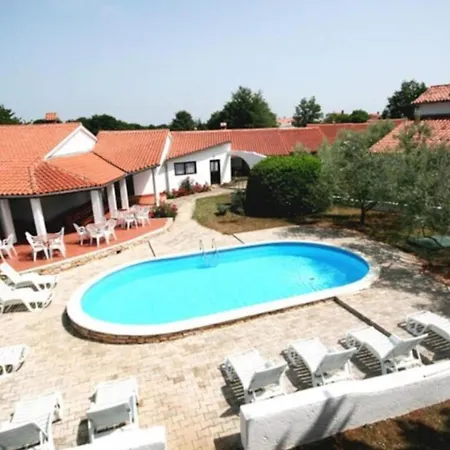 Splendid With Swimming Pool Porec